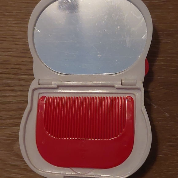 Vintage 1976 1993 Sanrio hello kitty mirror and comb compact - Picture 3 of 5